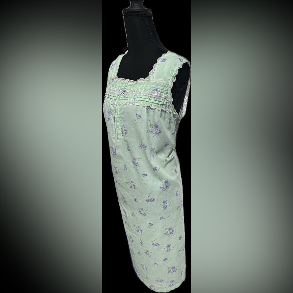 Vintage “Moon Dance” Ethereal Cottagecore Dress
Mint and Lavender Floral - Picture 5 of 9